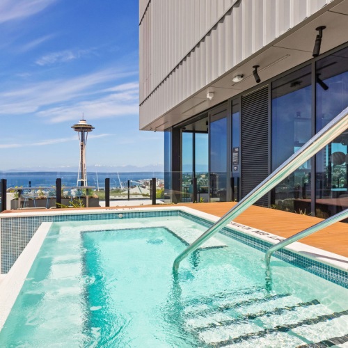 Outdoor Spa on Roof Outdoor Spa on Roof